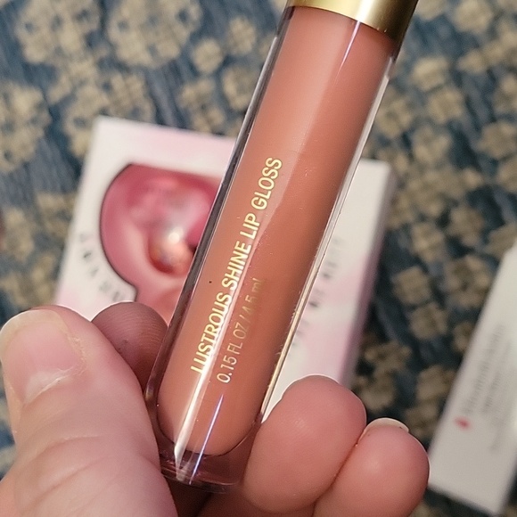 Lip Lot/Oil,scrub,cream,stain,gloss - Picture 5 of 8